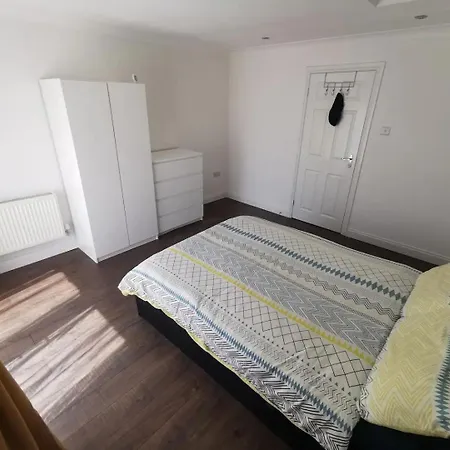 Retreat - Stylish Apartment