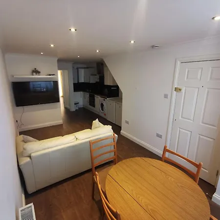 Apartment Retreat - Stylish Romford