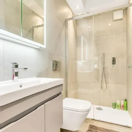 Wow Abbey Road - Sleeps Up To 8 Apartment