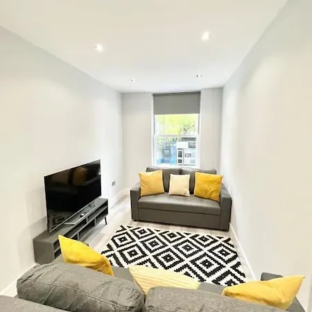 Wow Abbey Road - Sleeps Up To 8 Apartment