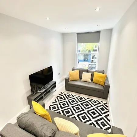 Wow Abbey Road - Sleeps Up To 8 Apartment