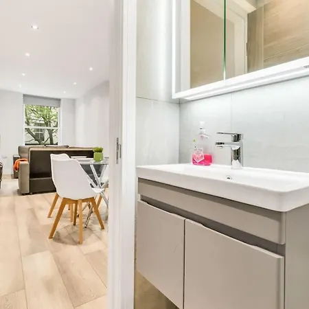 Wow Abbey Road - Sleeps Up To 8 Apartment *