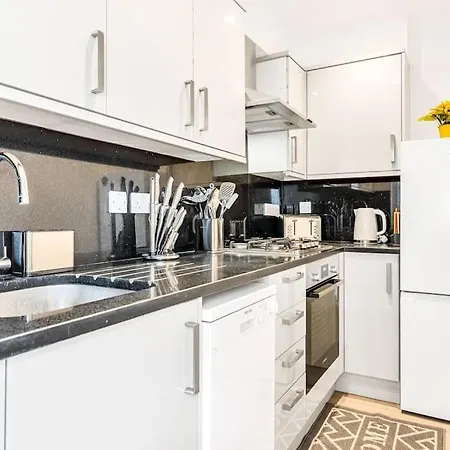 Luxaway Holland Park With Ac - Sleeps 8 Apartment *