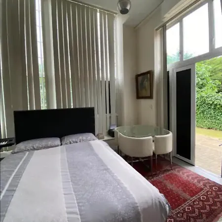 Spacious King With Private Entrance - Near Emirates And Camden And King's Cross - 5 Min To Tube * Finchley