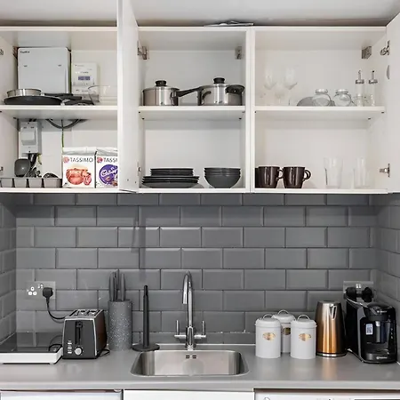 Cozy Vibes Minimalist Apartment London