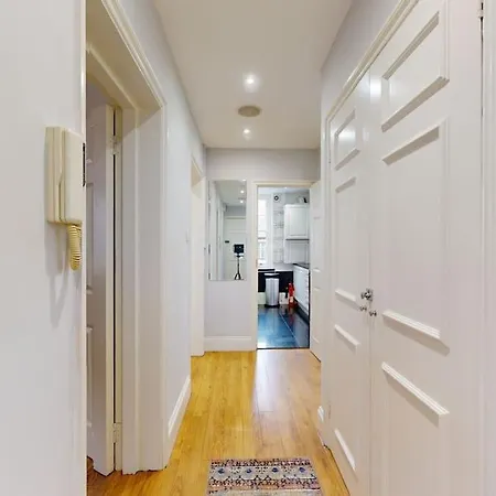 Beautiful 3 Bed Ground Floor - St John's Wood Apartment *