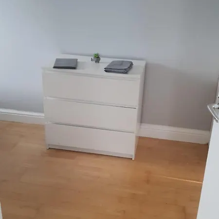 Spacious Wanstead Apartment- Sleeps 4! Appartement *