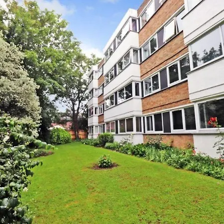 Spacious Wanstead Apartment- Sleeps 4! Appartement