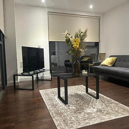 A Beautiful Two Bedroom Two Bathroom Apartment, A Few Minutes From The Iconic 02 Arena Apartment