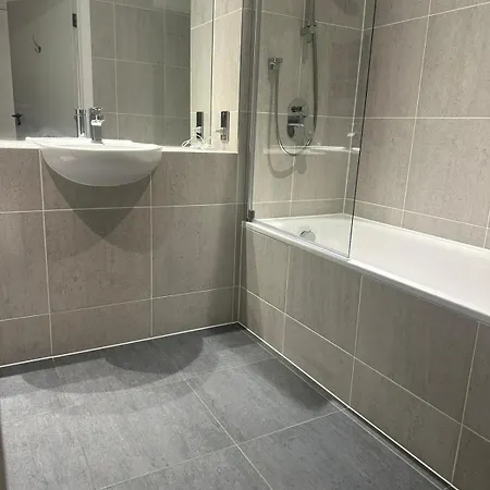 A Beautiful Two Bedroom Two Bathroom Apartment, A Few Minutes From The Iconic 02 Arena Apartment London