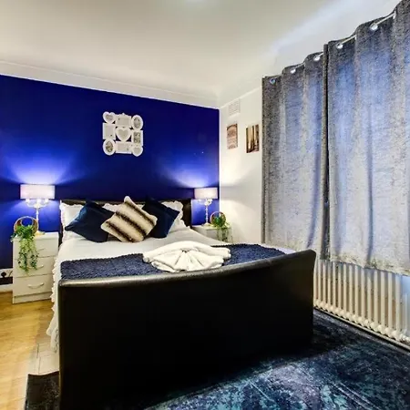 Comfortable Family Near Oxford Street *