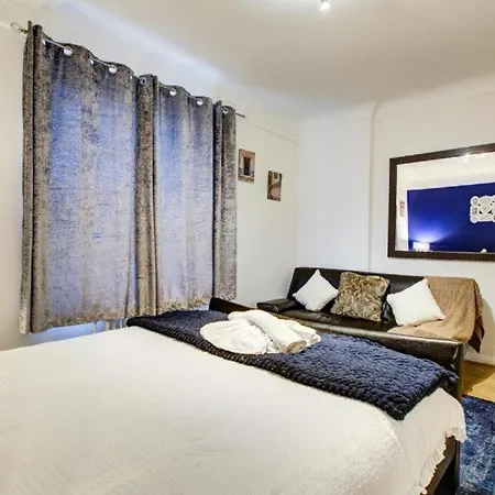 Comfortable Family Near Oxford Street Apartment *