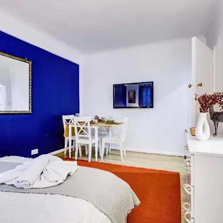 Comfortable Family Near Oxford Street *