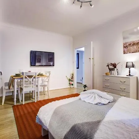 Comfortable Family Near Oxford Street London