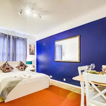 Comfortable Family Near Oxford Street Apartment *