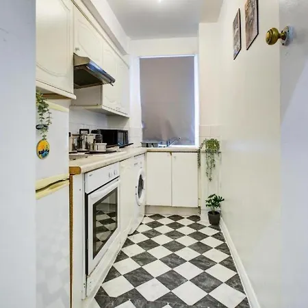 Comfortable Family Near Oxford Street *