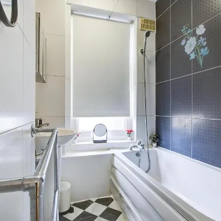 Comfortable Family Near Oxford Street London