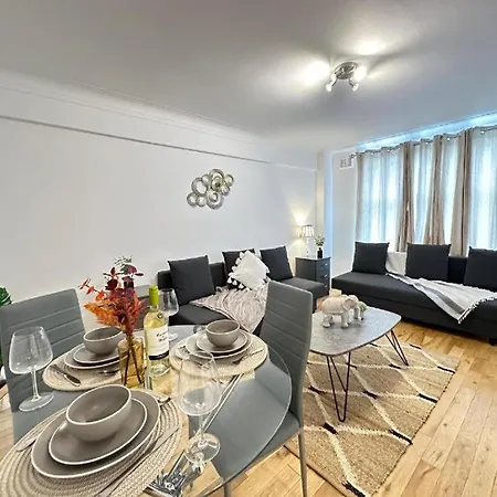 Beautiful Family Near Marble Arch London