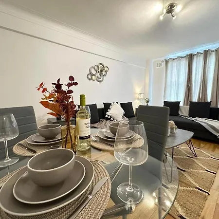 Beautiful Family Near Marble Arch London