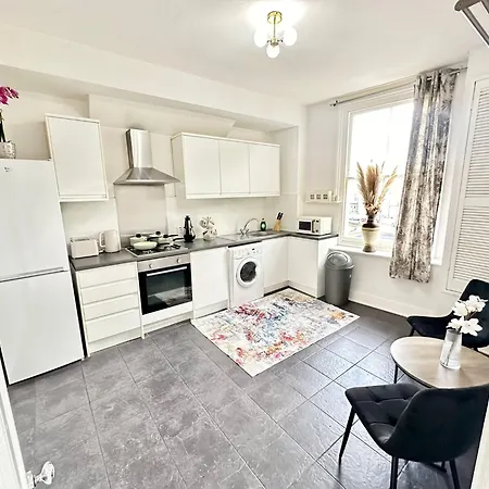 Central Two Bedroom * London