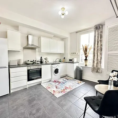 Central Two Bedroom * London