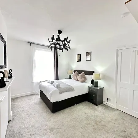 Central Two Bedroom Apartment