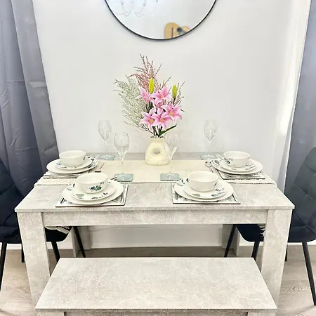 Apartment Central Two Bedroom *