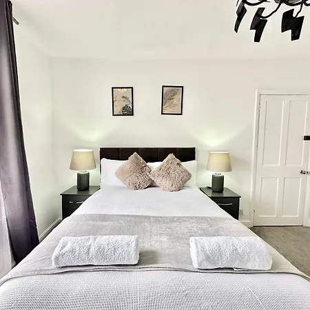 Central Two Bedroom Apartment London