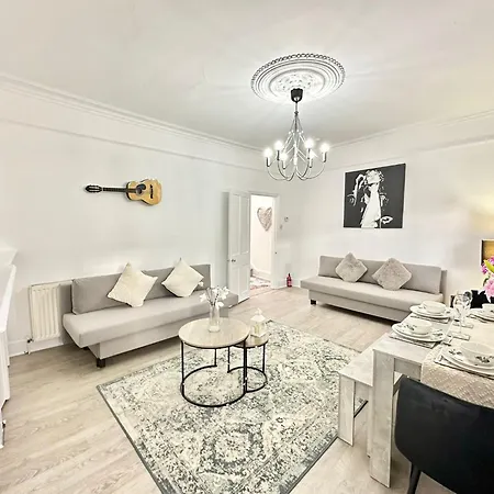 Apartment Central Two Bedroom London