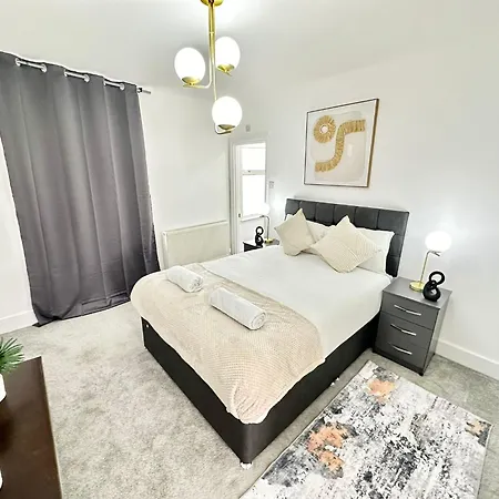 Central Two Bedroom Apartment
