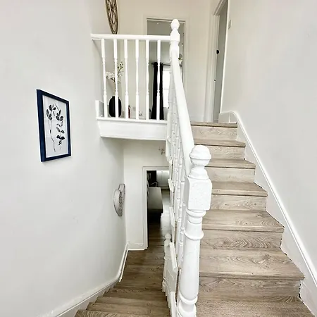 Apartment Central Two Bedroom *