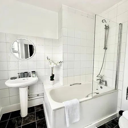 Central Two Bedroom * London