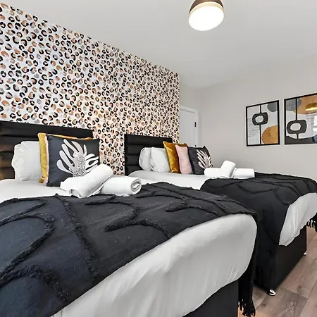 Apartment Hip & Happening 4br Urban Gem For Large Groups