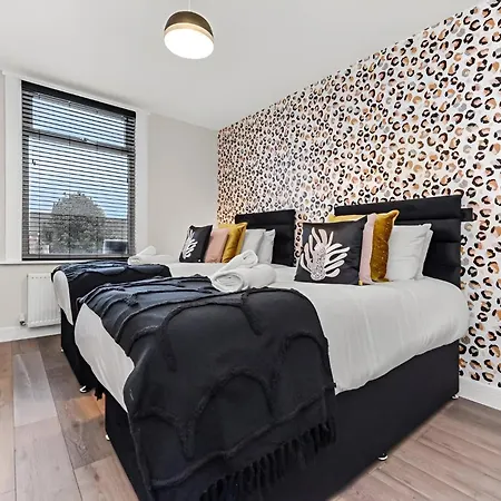 Hip & Happening 4br Urban Gem For Large Groups * Harrow