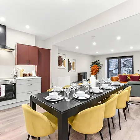 Hip & Happening 4br Urban Gem For Large Groups