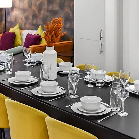 Apartment Hip & Happening 4br Urban Gem For Large Groups