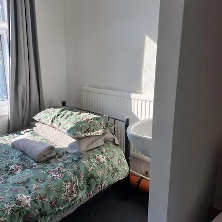 Guest house Single Ensuite *