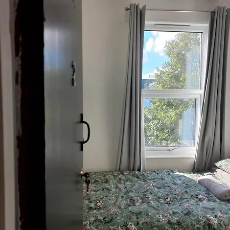 Single Ensuite Guest house