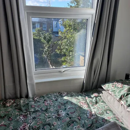 Single Ensuite Guest house *