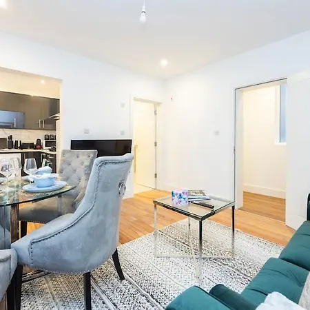 1 Bed In , Sleeps 3 , Perfect For Workers , Contractors , Families *