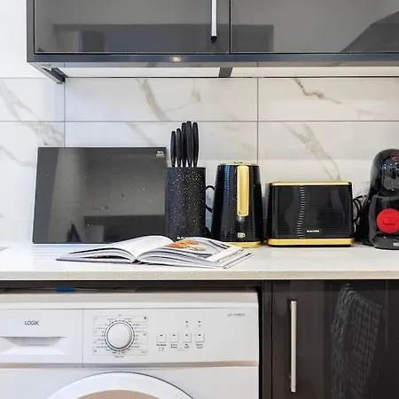 Lägenhet 1 Bed In , Sleeps 3 , Perfect For Workers , Contractors , Families