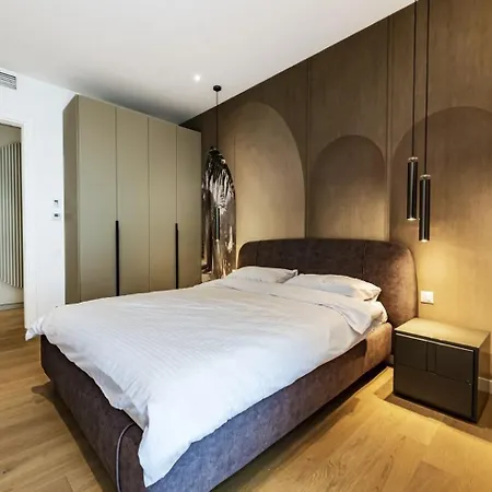 Lovely 4 Bdr Parking Apartment London