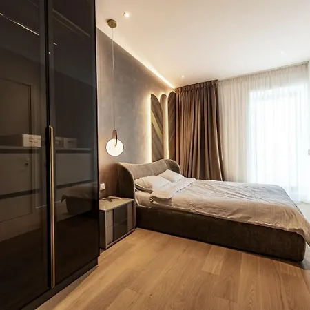 Apartment Lovely 4 Bdr Parking *