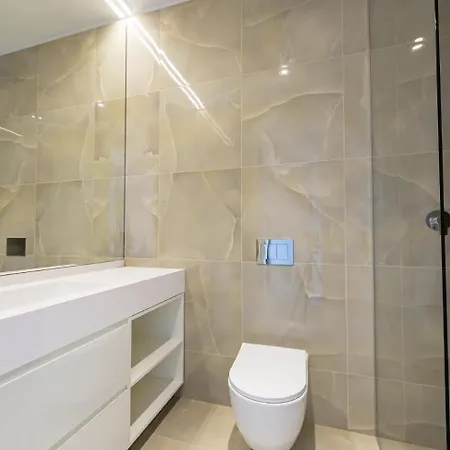 Apartment Lovely 4 Bdr Parking London