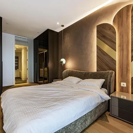 Lovely 4 Bdr Parking London