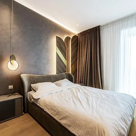Apartment Lovely 4 Bdr Parking *