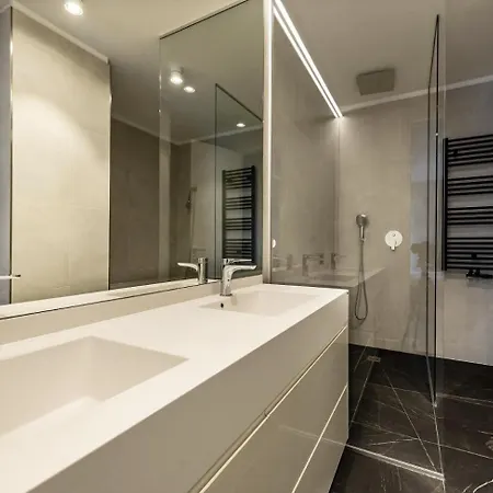 Lovely 4 Bdr Parking Apartment London