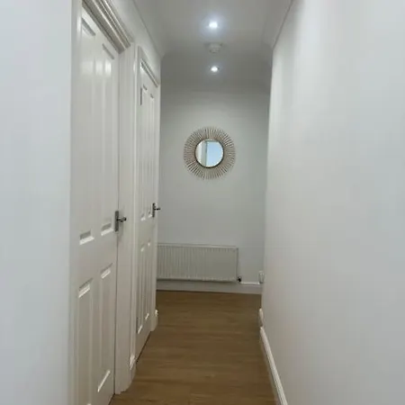 2 Bedroom, Parking, Hounslow St Apartment