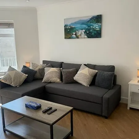 2 Bedroom, Parking, Hounslow St * London