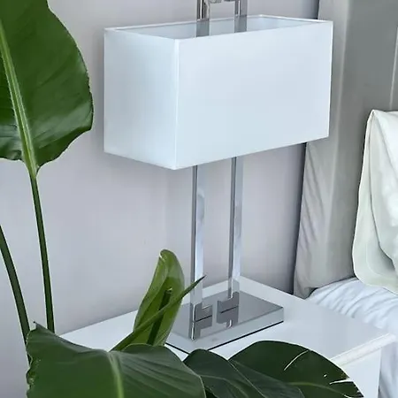 Apartment Luxury Two Bedroom Garden Flat *